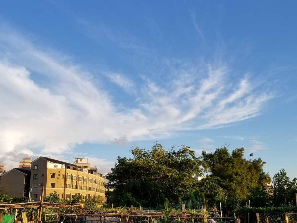 步道 - 雲 . 夕陽