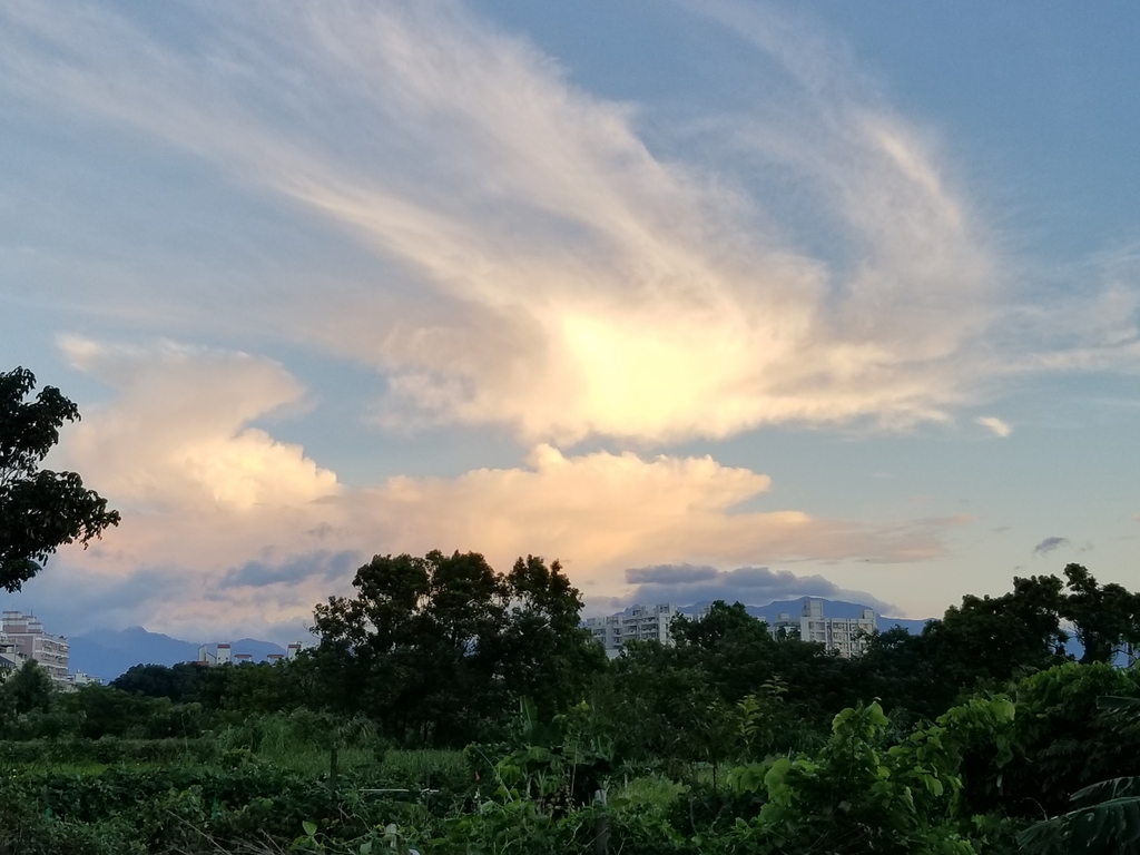 步道 - 雲 . 夕陽