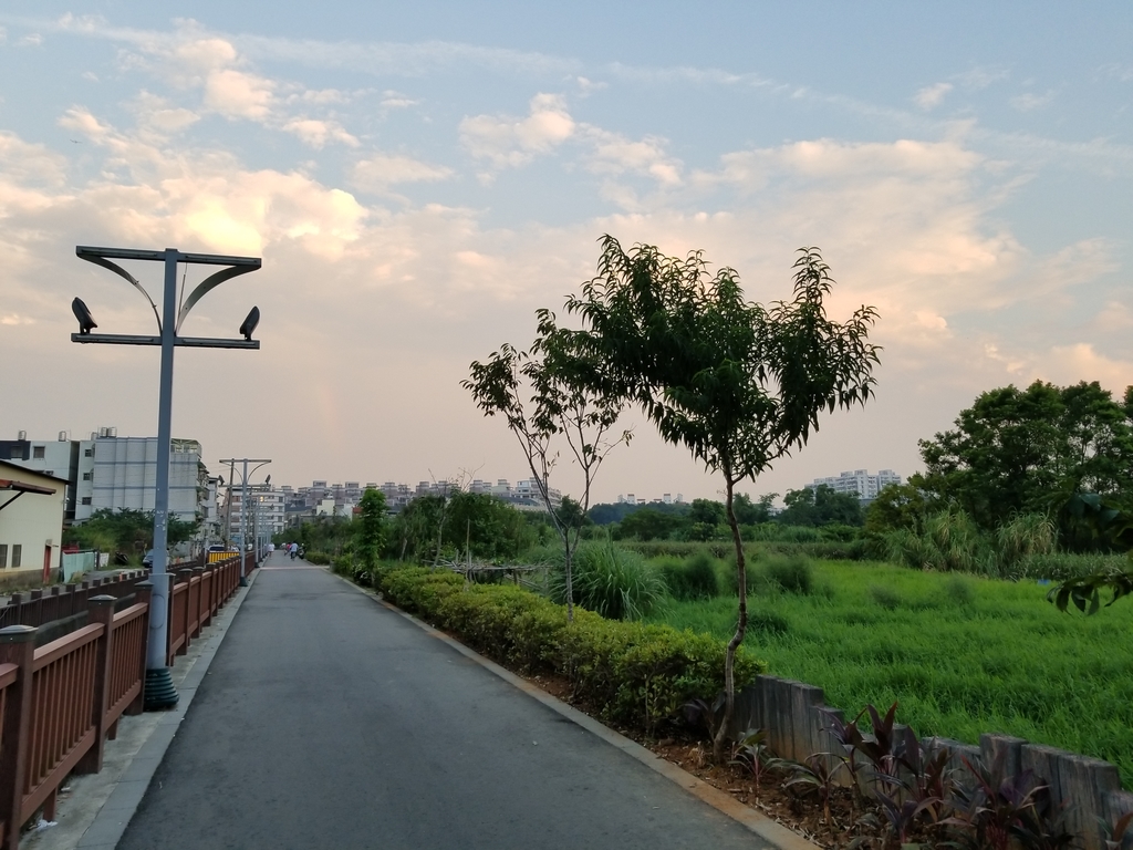 步道 - 雲 . 夕陽